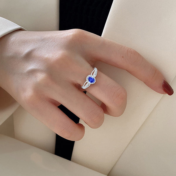 Exquisite Tanzanite Gemstone and Diamonds Ring in 14K White Gold