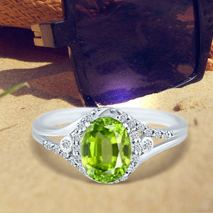 Exquisite 1.50 Carat Peridot Gemstone Ring with Diamonds in 14K White Gold