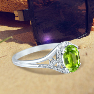 Exquisite 1.50 Carat Peridot Gemstone Ring with Diamonds in 14K White Gold