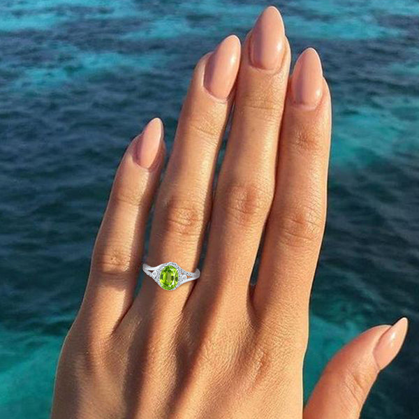 Exquisite 1.50 Carat Peridot Gemstone Ring with Diamonds in 14K White Gold