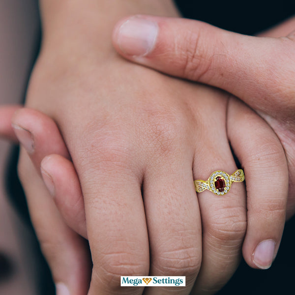 Exquisite Garnet and Diamond Engagement Ring in 14K Yellow Gold