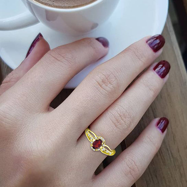 Exquisite Garnet Gemstone and Diamonds Ring in 14K Yellow Gold