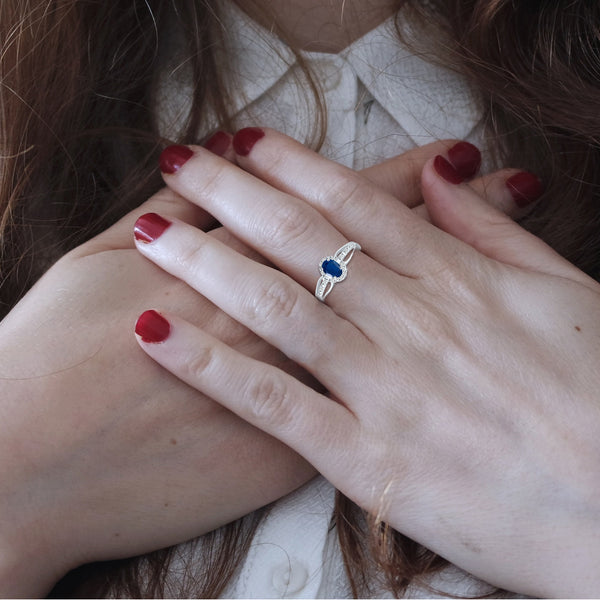 Exquisite Sapphire Gemstone and Diamonds Ring in 14K Yellow Gold